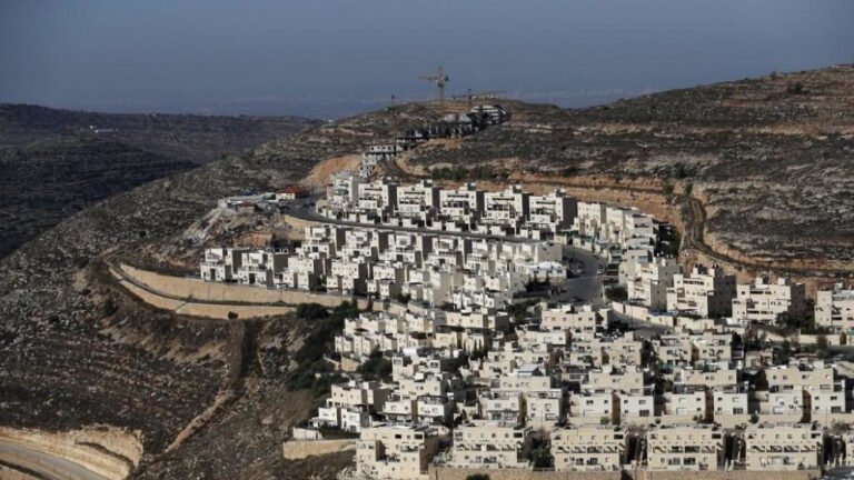 جنون إسرائيلي لتغيير هوية الأرض ودفن القضية الفلسطينية