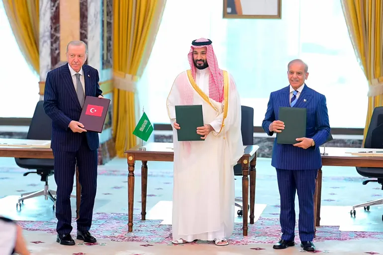 تحالف مكة أمام لحظة الحقيقة: تركيا وباكستان لن تسارعا للقتال من أجل السعوديين
